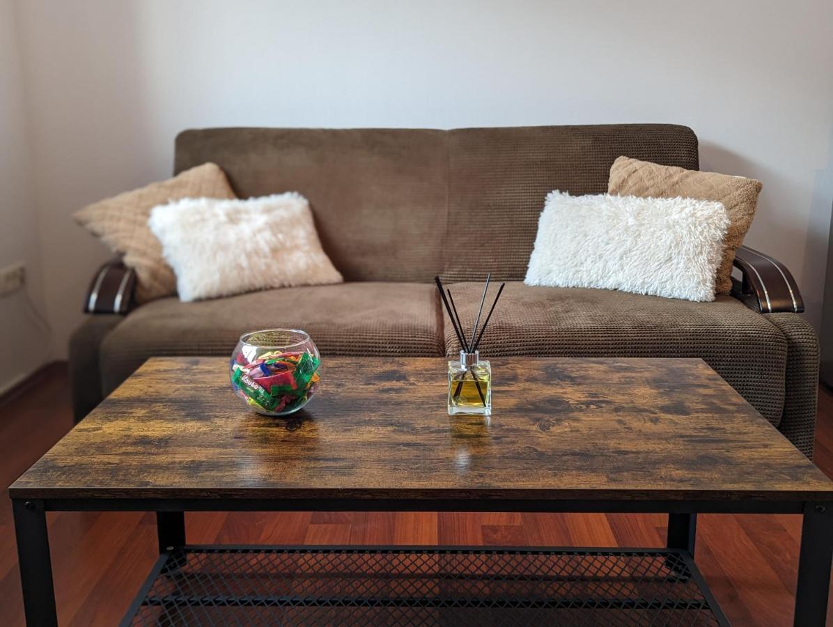 Horizon View Villa - Lakefront Terrace Suite 부쿠레슈티 외부 사진