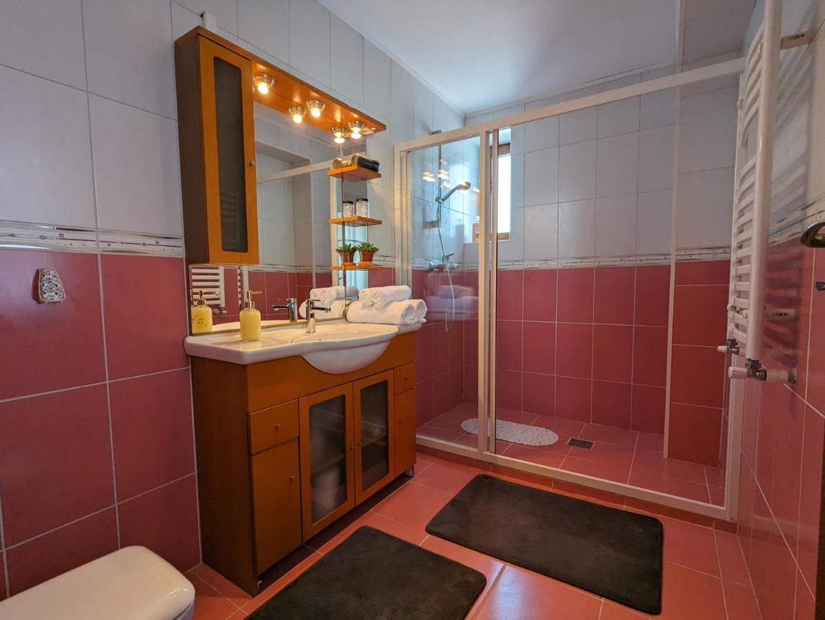Horizon View Villa - Lakefront Terrace Suite 부쿠레슈티 외부 사진