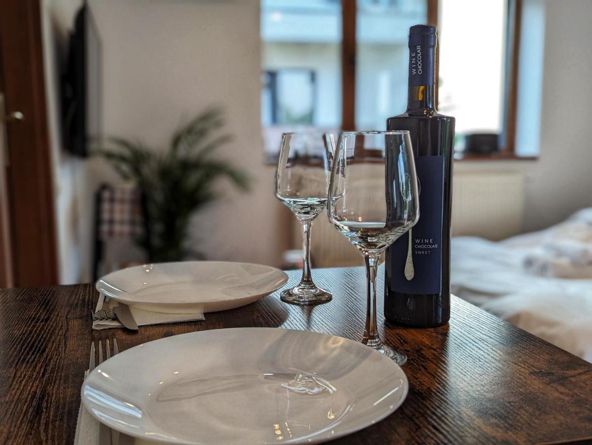 Horizon View Villa - Lakefront Terrace Suite 부쿠레슈티 외부 사진