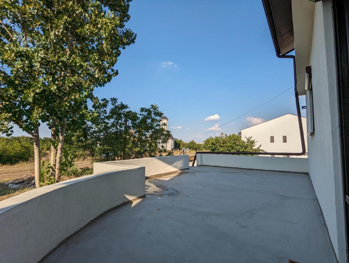 Horizon View Villa - Lakefront Terrace Suite 부쿠레슈티 외부 사진