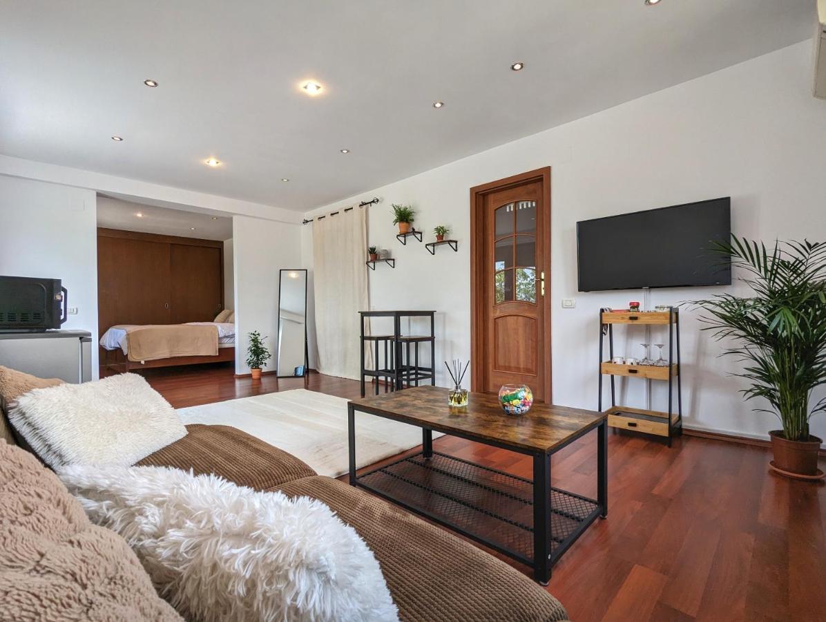 Horizon View Villa - Lakefront Terrace Suite 부쿠레슈티 외부 사진