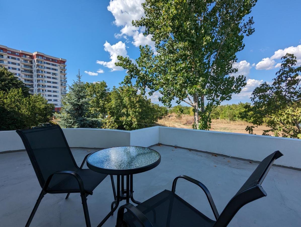 Horizon View Villa - Lakefront Terrace Suite 부쿠레슈티 외부 사진
